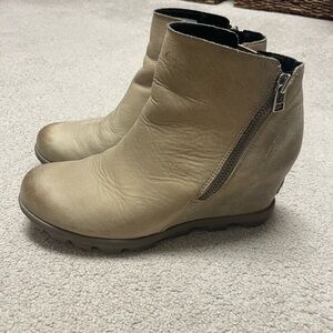 Sorel Women’s, waterproof wedge booties.